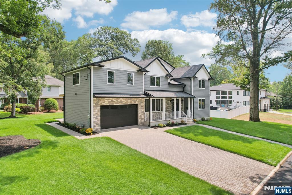 492 Oaktree Road