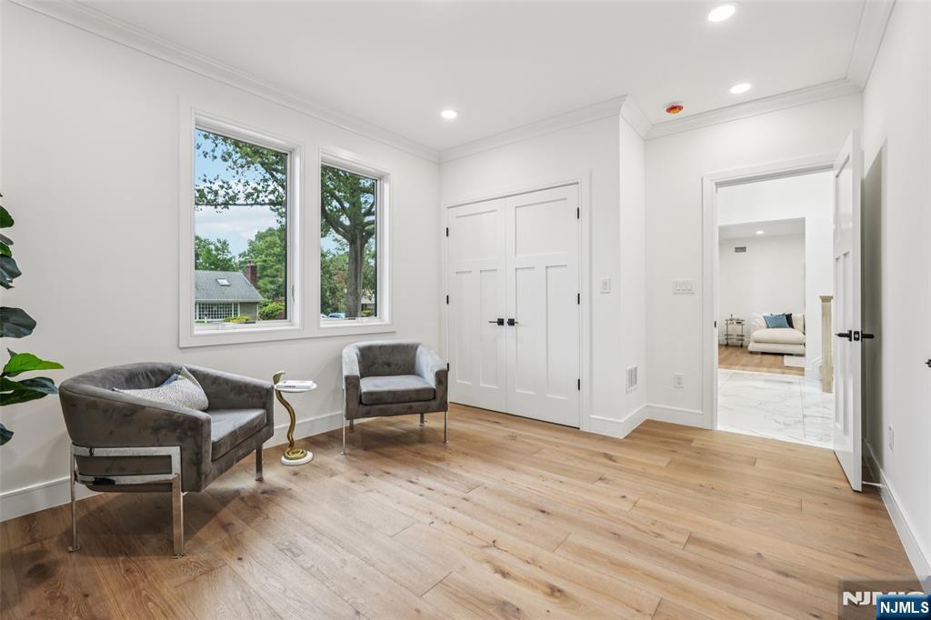 492 Oaktree Road