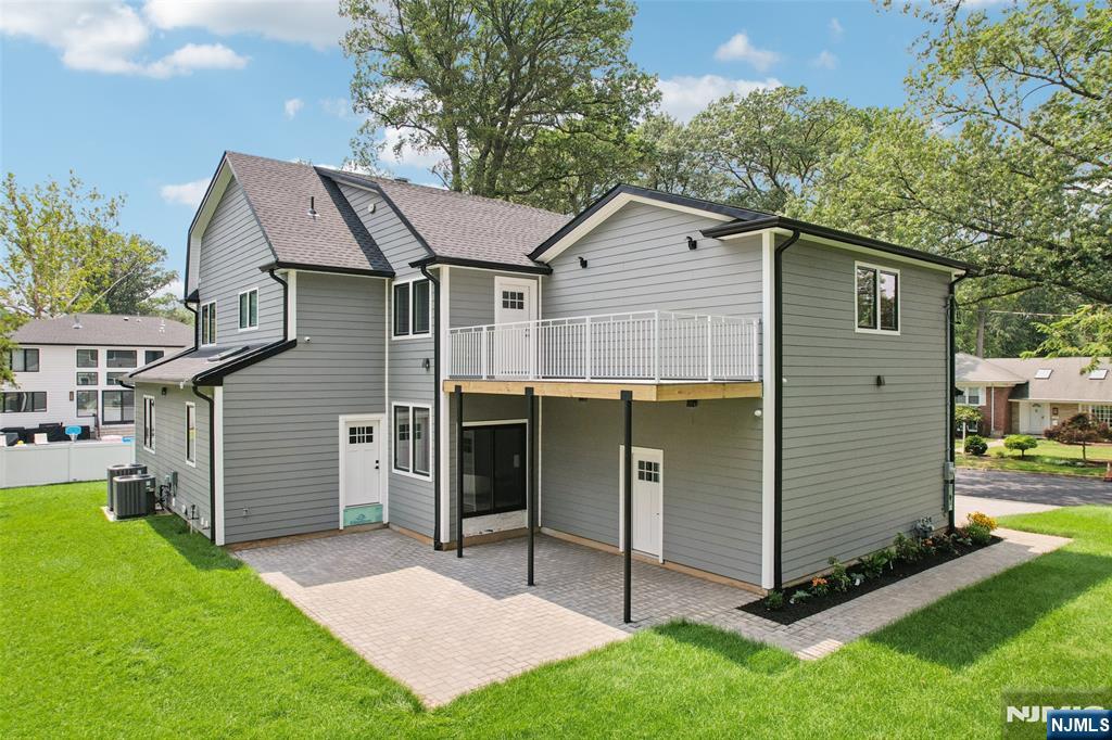 492 Oaktree Road