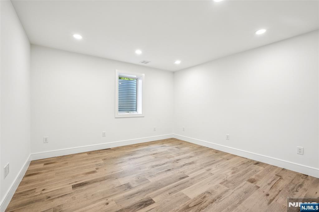492 Oaktree Road