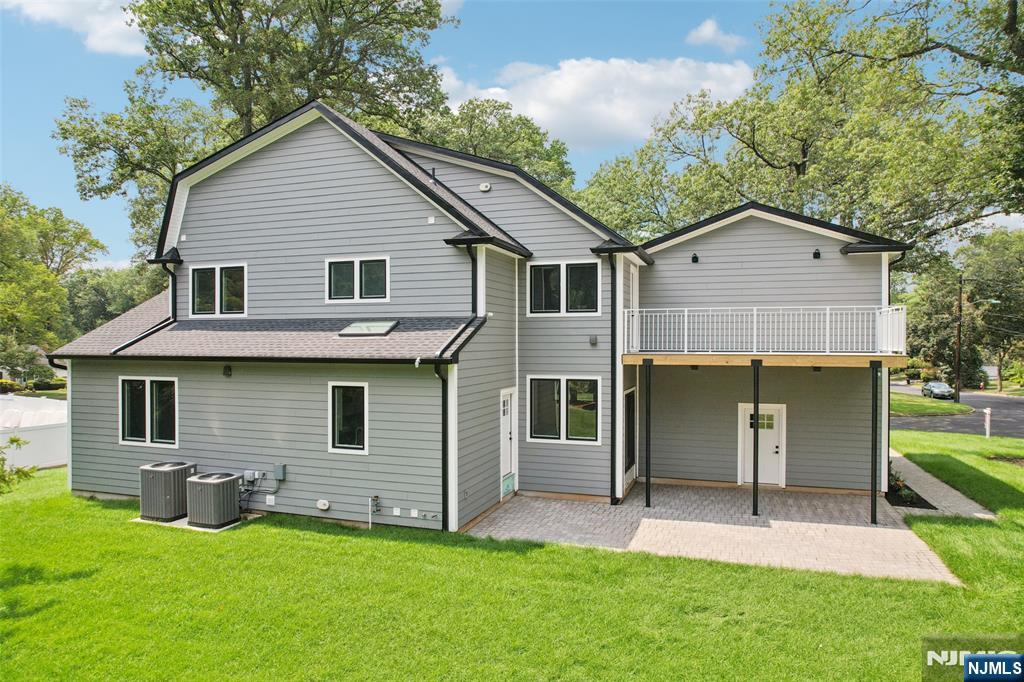 492 Oaktree Road
