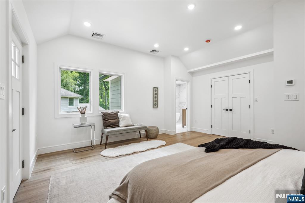 492 Oaktree Road