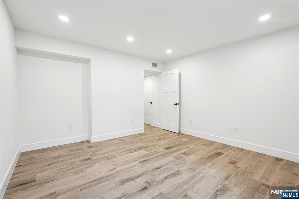 492 Oaktree Road