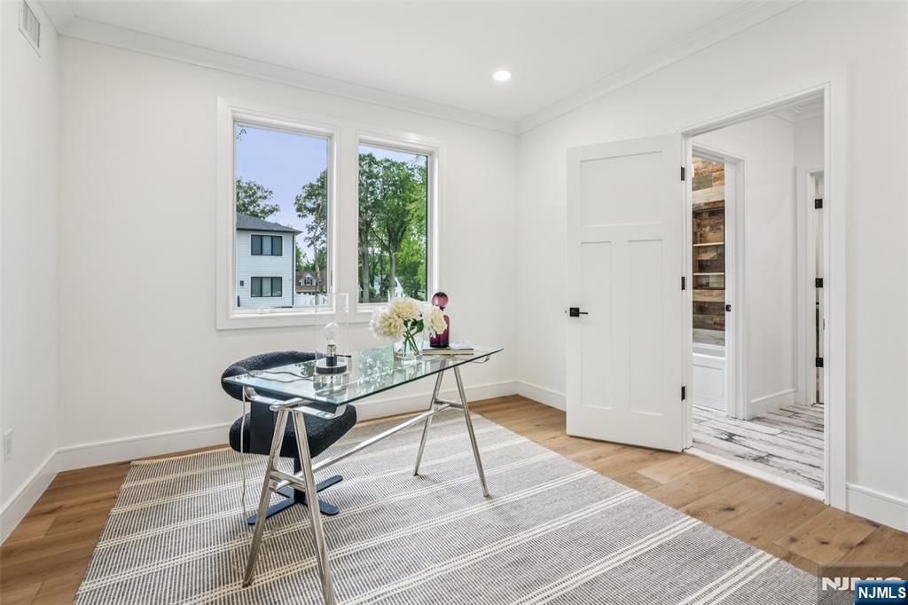 492 Oaktree Road