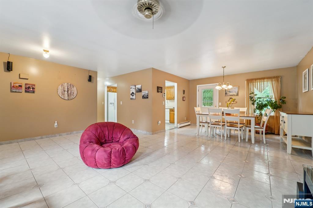 4 Crest Hill Drive