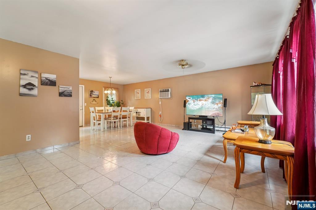 4 Crest Hill Drive