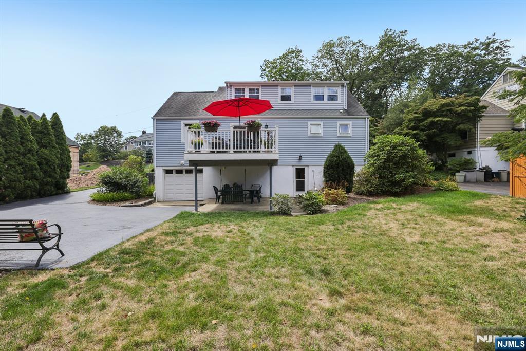 11 Lee Avenue