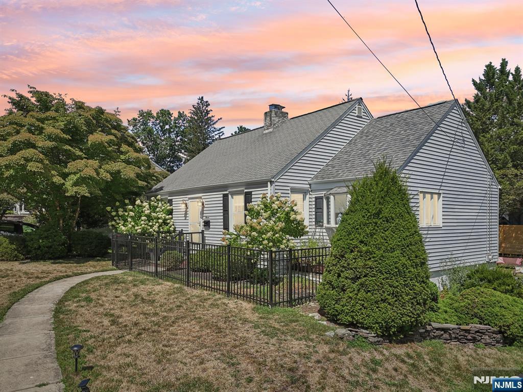 11 Lee Avenue