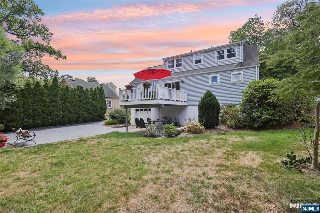11 Lee Avenue