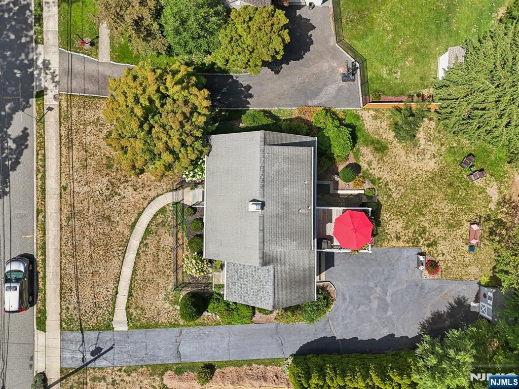11 Lee Avenue