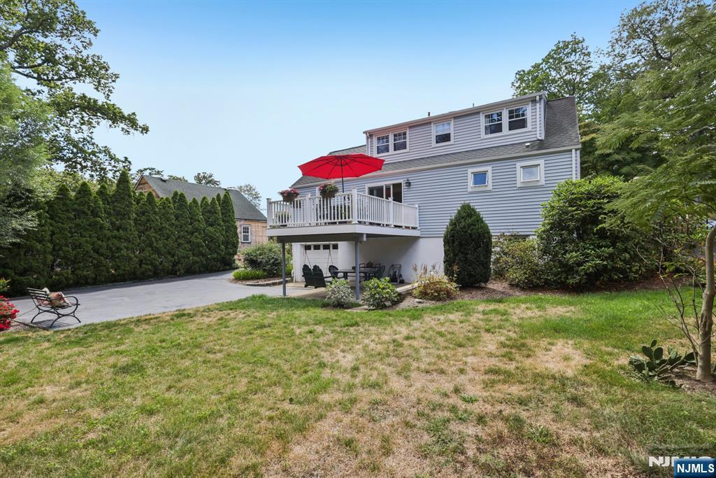 11 Lee Avenue