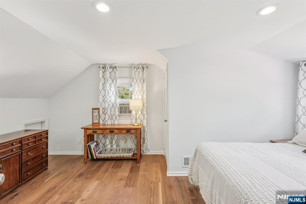 11 Lee Avenue