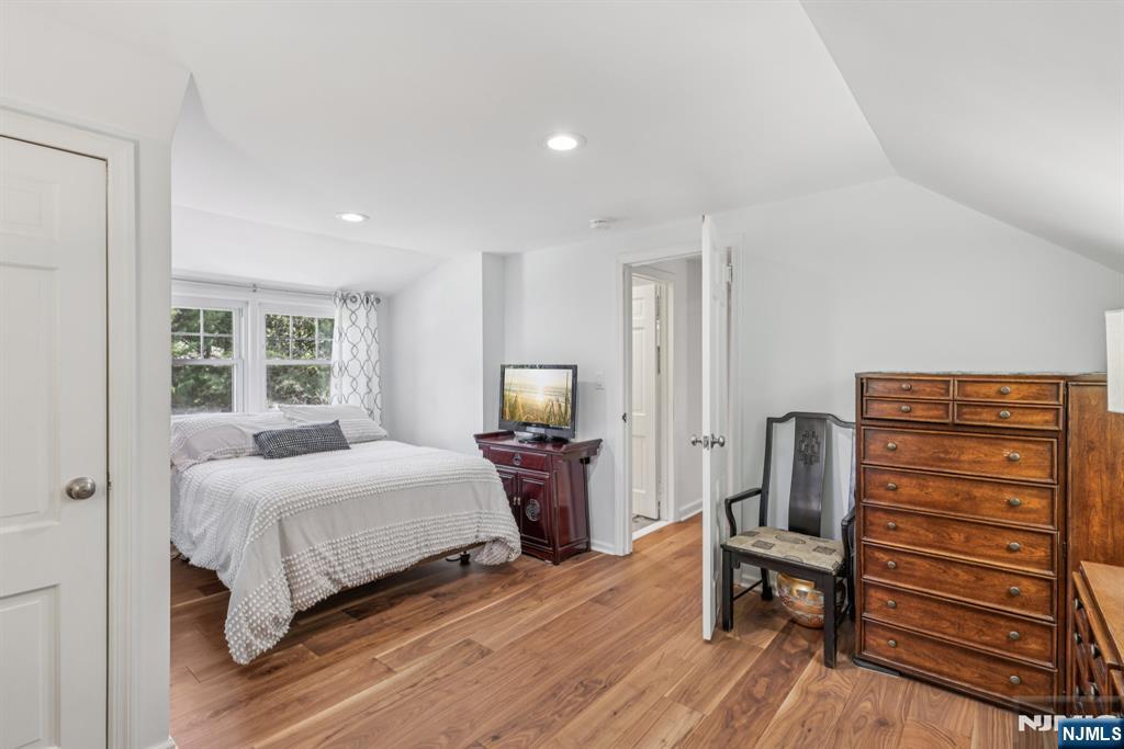 11 Lee Avenue