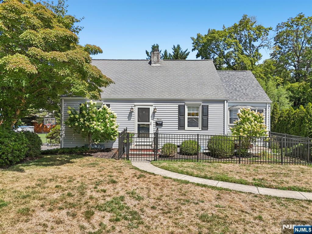 11 Lee Avenue