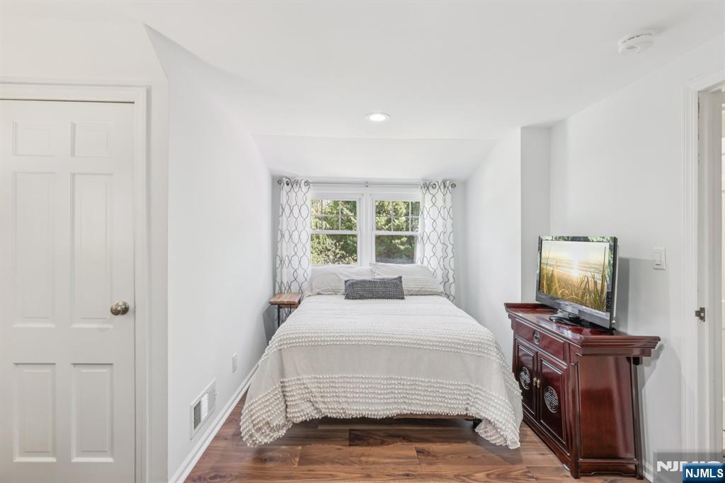 11 Lee Avenue