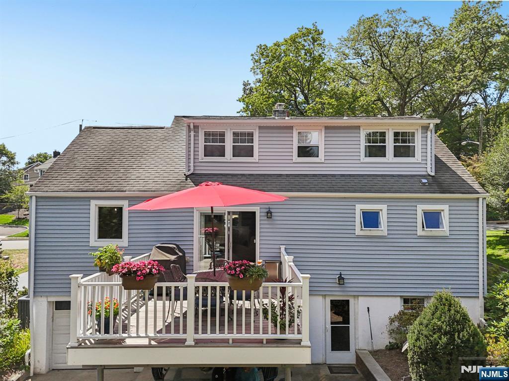 11 Lee Avenue