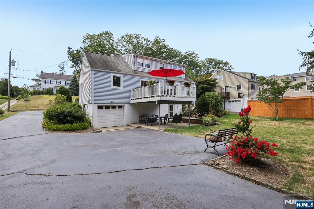 11 Lee Avenue
