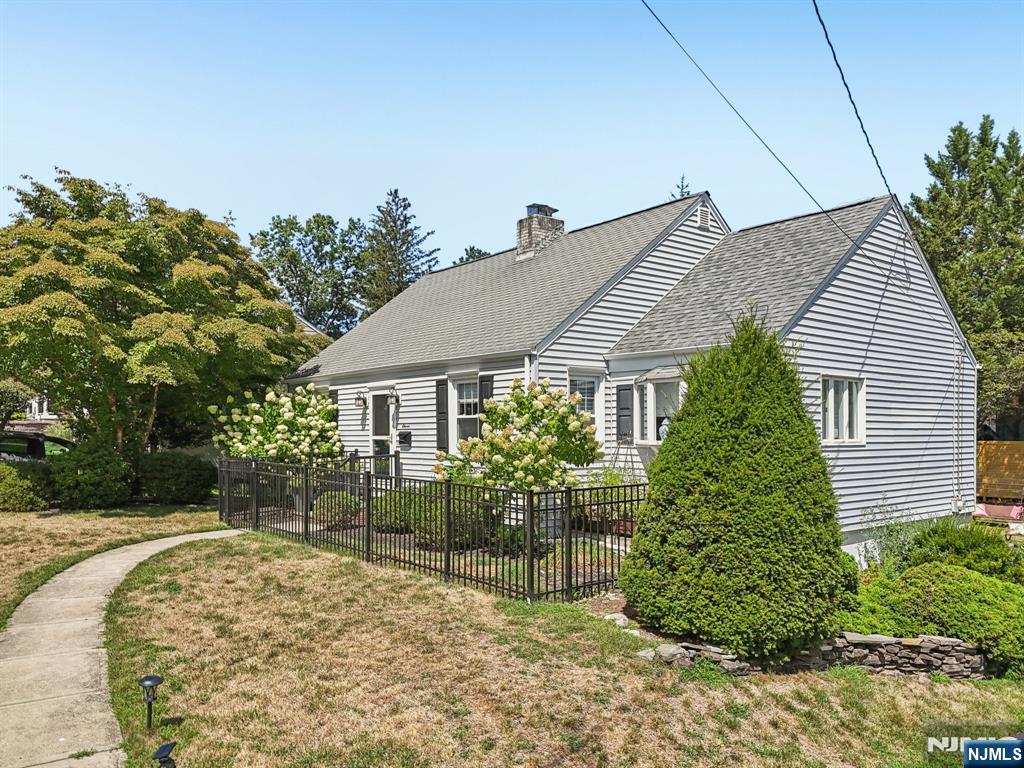 11 Lee Avenue