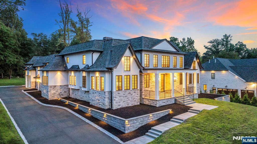 12 Hamilton Drive