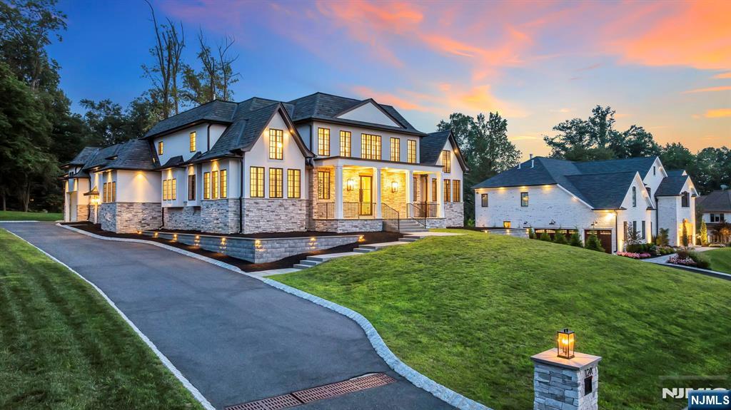 12 Hamilton Drive
