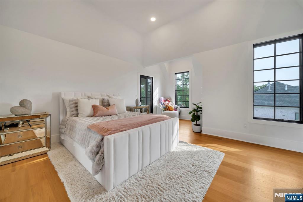 12 Hamilton Drive
