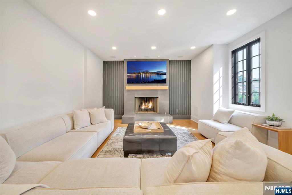 12 Hamilton Drive