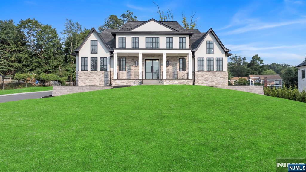 12 Hamilton Drive