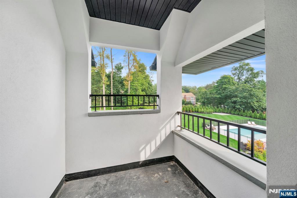 12 Hamilton Drive