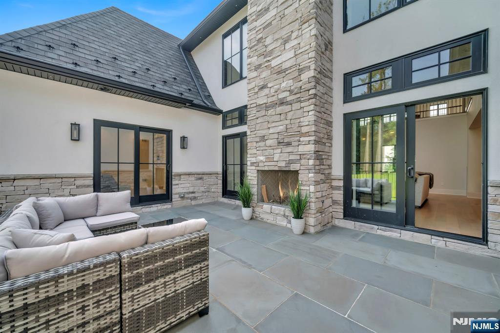 12 Hamilton Drive