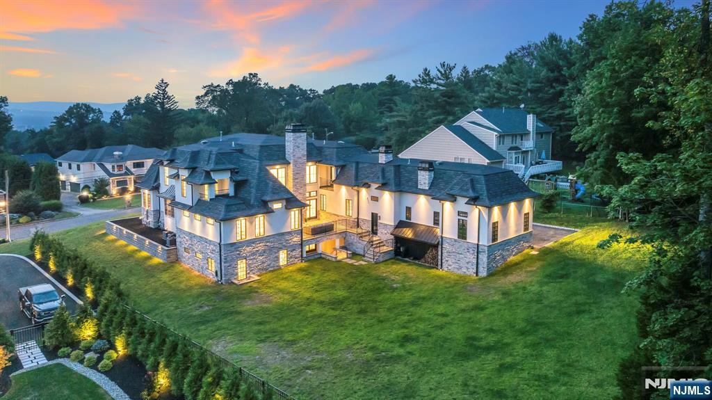 12 Hamilton Drive