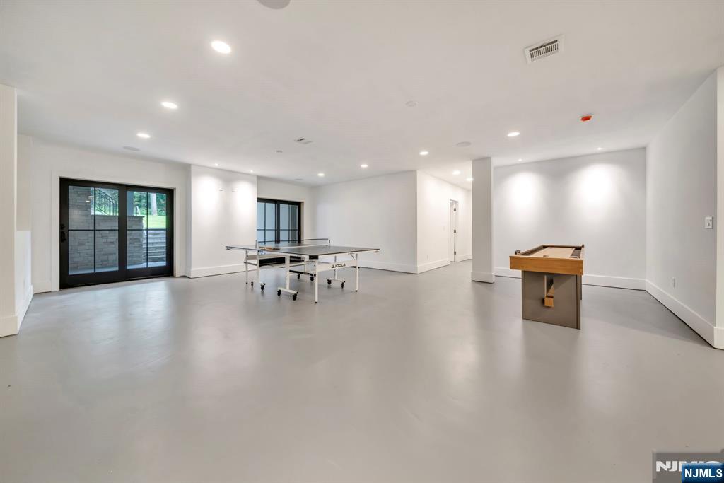 12 Hamilton Drive