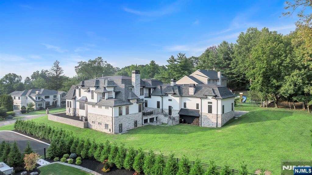 12 Hamilton Drive