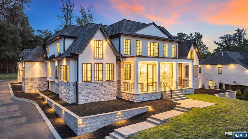 12 Hamilton Drive