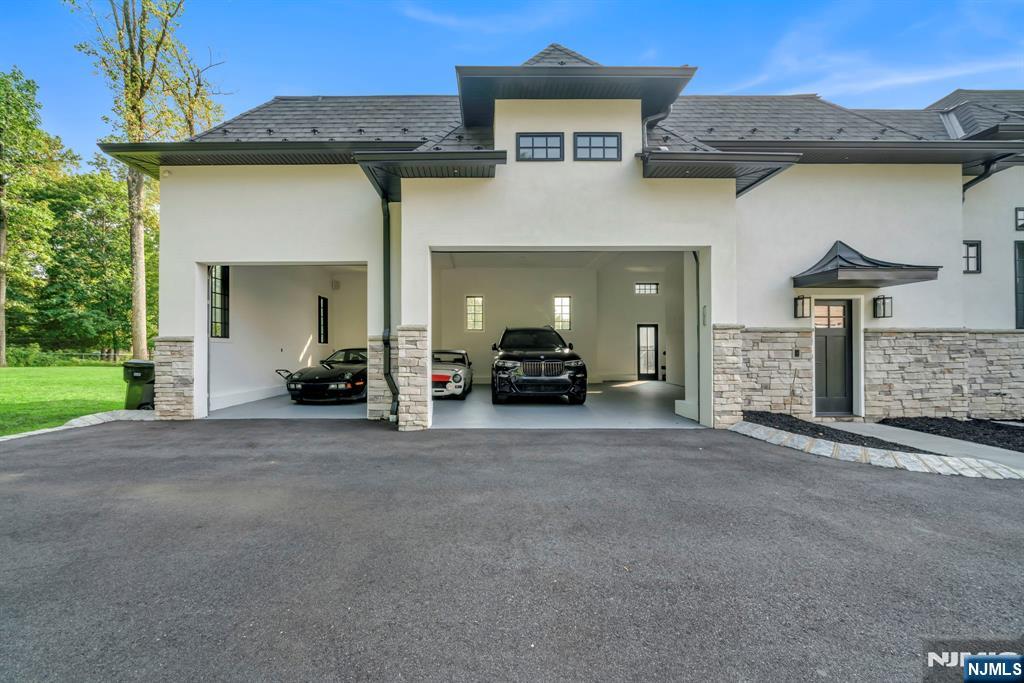 12 Hamilton Drive