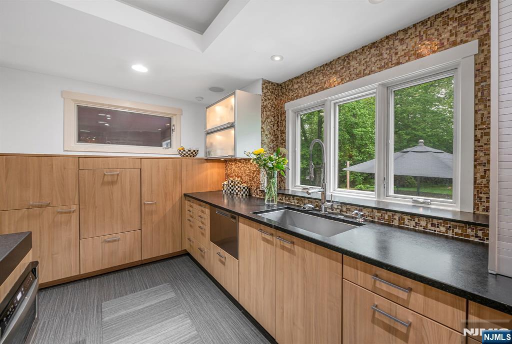 275 Gregory Road