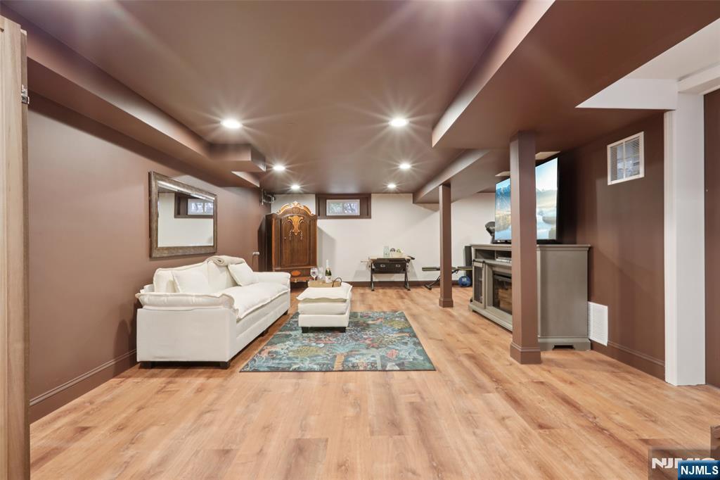9-06 Mason Place