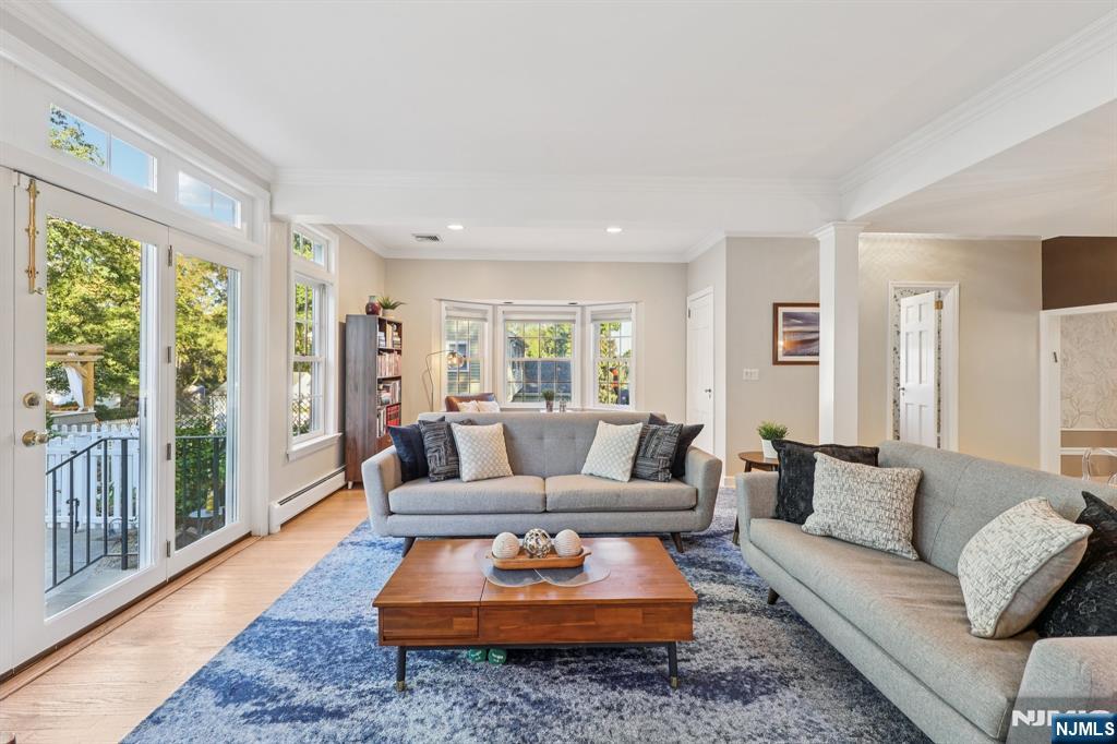 33 E Glen Avenue