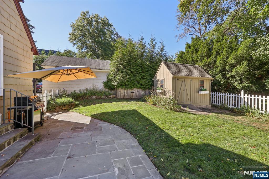 33 E Glen Avenue
