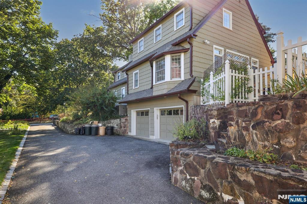33 E Glen Avenue