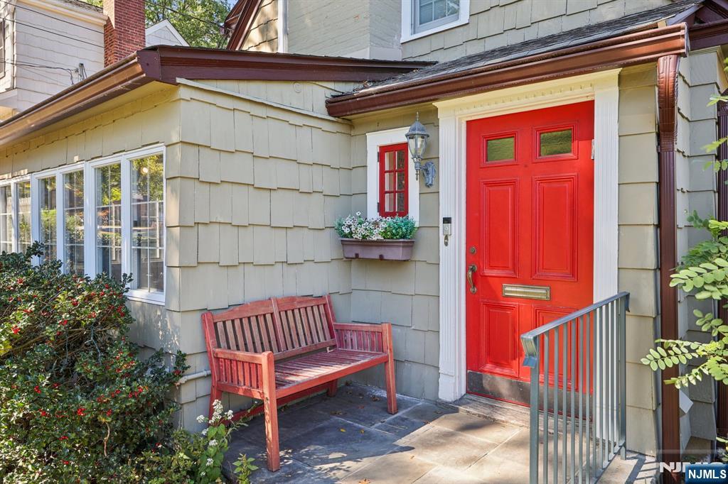 33 E Glen Avenue