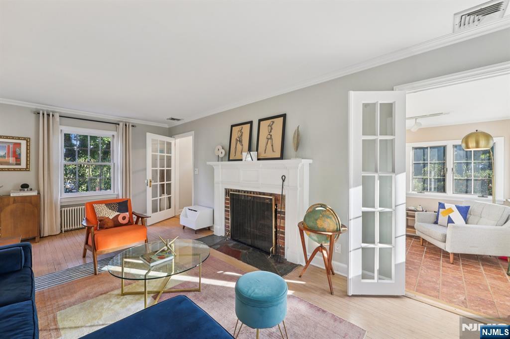33 E Glen Avenue