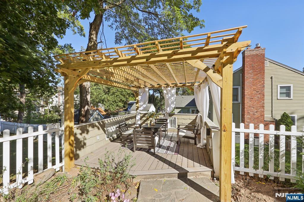 33 E Glen Avenue