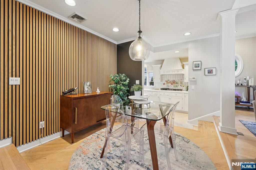 33 E Glen Avenue