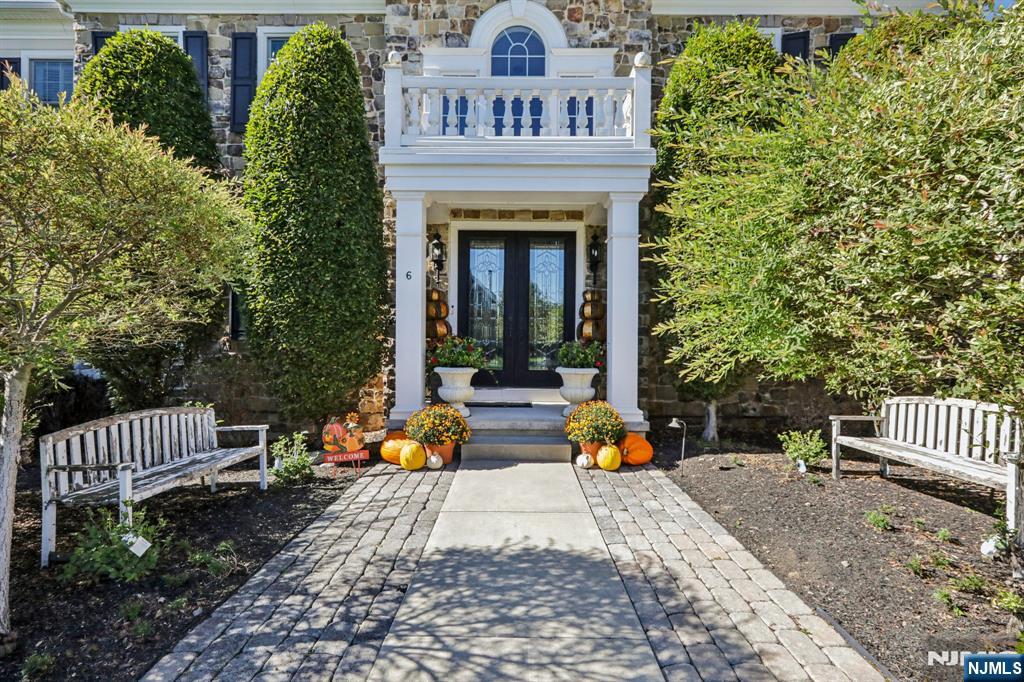 6 Northwood Drive