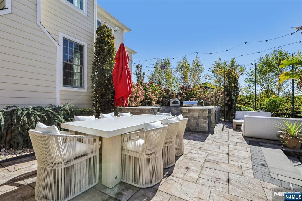 6 Northwood Drive
