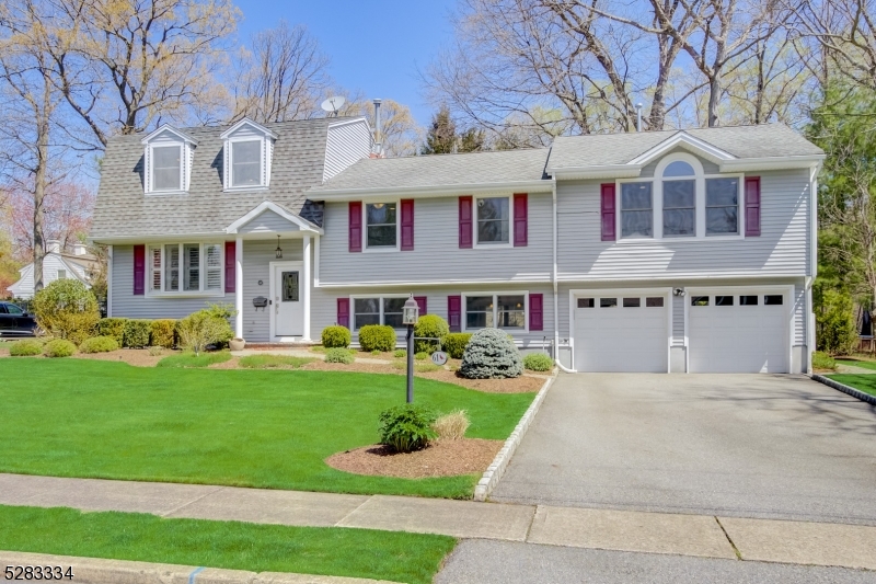 61 Cardinal Dr