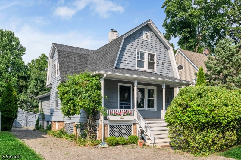 517 Closter Dock Rd