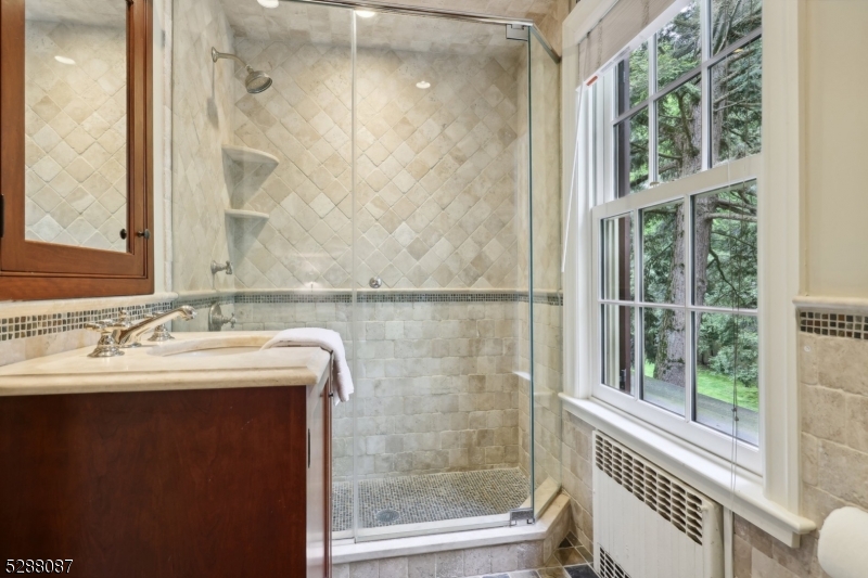 825 E Saddle River Rd