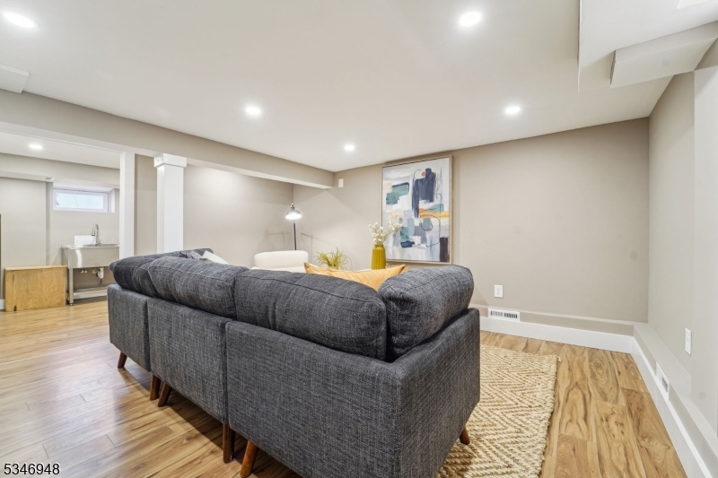 704 Long Hill Rd