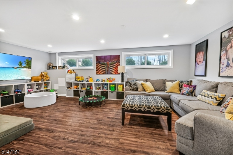 104 Summit Rd